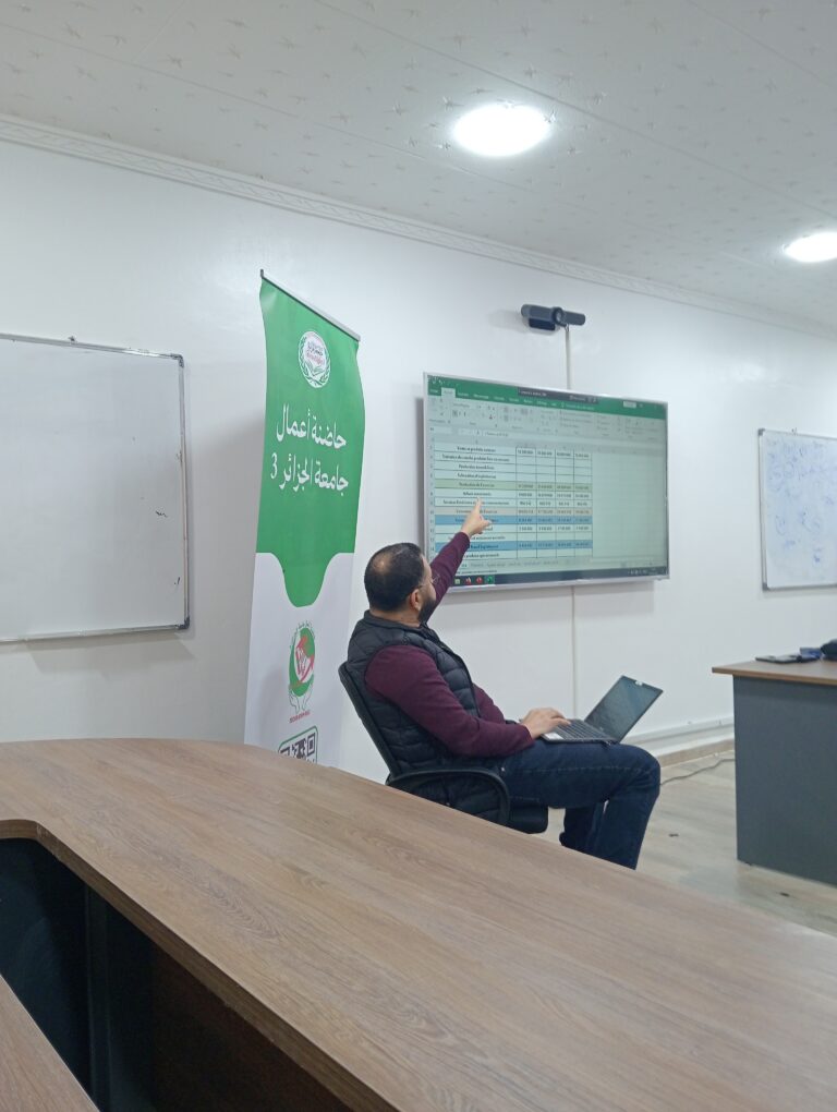 من جامعة الجزائر 03هبيرات عبد الرزاق رئيس الجمعية يتابع دروسه في تخصص المؤسسات الناشئة و الهدف هو نقل المعرفة المجتمع ولتجسيد مشاريع الإقتصاد التضامني خاصة مشروع تربية الأرنب المنزل من طرف الاتحاد الأوربي في اطار مشروع صندوق الأمم المتحدة الإنمائي pnud .